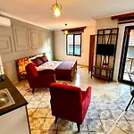 Apart Otel Tas Konak